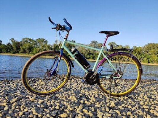 Egyedi építésű e-bike trekking unisex